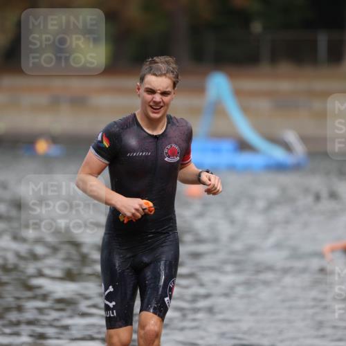 14.09.2025 - Stadtparktriathlon Michael Strokosch http://msf.ph/oto/8875854 14.09.2025 13:10:39 Schwimmen 1531, 1536, 1542 meine-sportfotos.de