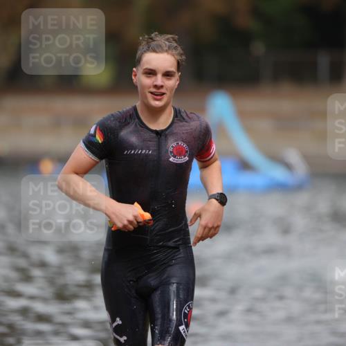 14.09.2025 - Stadtparktriathlon Michael Strokosch http://msf.ph/oto/8875858 14.09.2025 13:10:40 Schwimmen 1531, 1536, 1542 meine-sportfotos.de