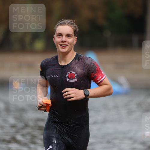 14.09.2025 - Stadtparktriathlon Michael Strokosch http://msf.ph/oto/8875859 14.09.2025 13:10:40 Schwimmen 1531, 1536, 1542 meine-sportfotos.de
