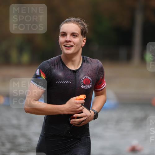 14.09.2025 - Stadtparktriathlon Michael Strokosch http://msf.ph/oto/8875861 14.09.2025 13:10:40 Schwimmen 1531, 1536, 1542 meine-sportfotos.de