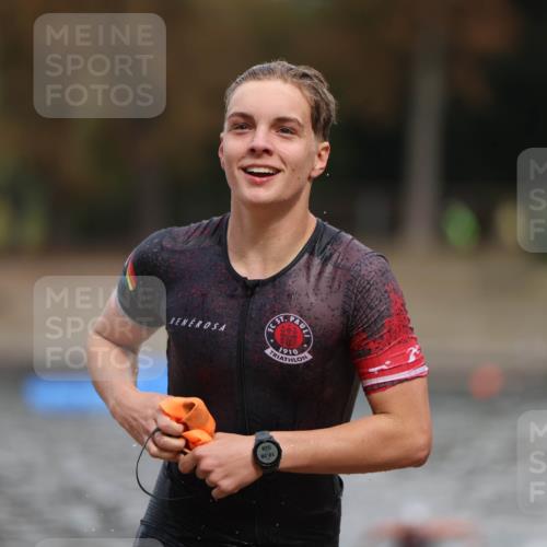 14.09.2025 - Stadtparktriathlon Michael Strokosch http://msf.ph/oto/8875862 14.09.2025 13:10:41 Schwimmen 1531, 1536, 1542 meine-sportfotos.de