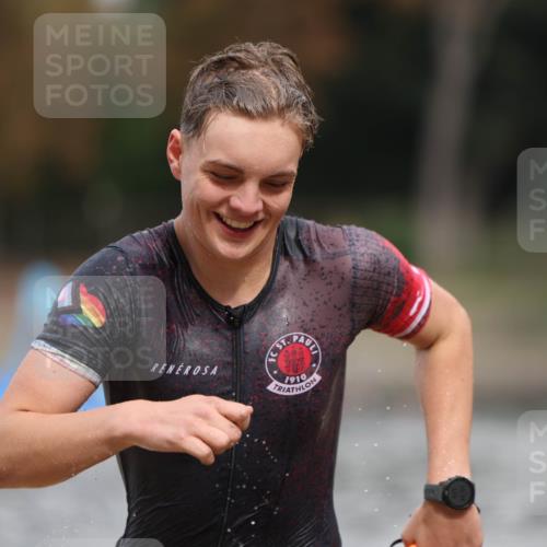 14.09.2025 - Stadtparktriathlon Michael Strokosch http://msf.ph/oto/8875864 14.09.2025 13:10:41 Schwimmen 1531, 1536, 1542 meine-sportfotos.de