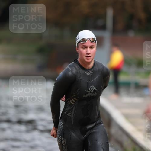 14.09.2025 - Stadtparktriathlon Michael Strokosch http://msf.ph/oto/8875884 14.09.2025 13:10:52 Schwimmen 1531, 1536 meine-sportfotos.de