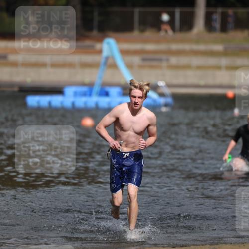 14.09.2025 - Stadtparktriathlon Michael Strokosch http://msf.ph/oto/8875892 14.09.2025 13:11:30 Schwimmen 1544, 1559 meine-sportfotos.de