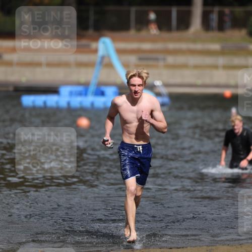 14.09.2025 - Stadtparktriathlon Michael Strokosch http://msf.ph/oto/8875894 14.09.2025 13:11:30 Schwimmen 1544, 1559 meine-sportfotos.de