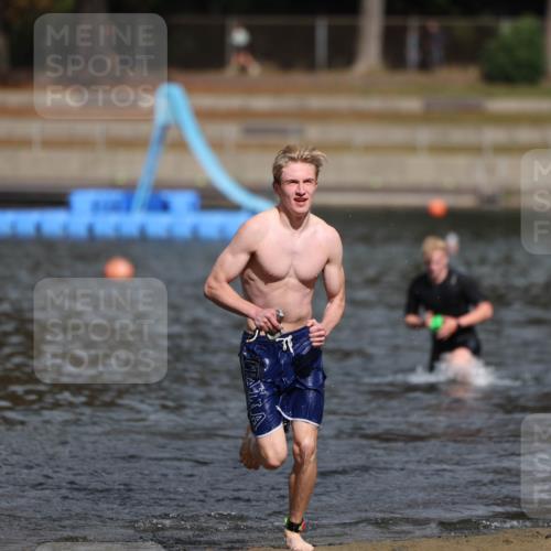 14.09.2025 - Stadtparktriathlon Michael Strokosch http://msf.ph/oto/8875897 14.09.2025 13:11:31 Schwimmen 1544, 1559 meine-sportfotos.de