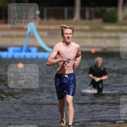 14.09.2025 - Stadtparktriathlon Michael Strokosch http://msf.ph/oto/8875900 14.09.2025 13:11:31 Schwimmen 1544, 1559 meine-sportfotos.de