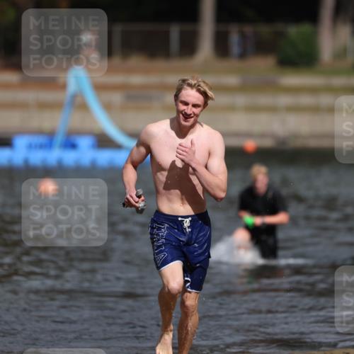 14.09.2025 - Stadtparktriathlon Michael Strokosch http://msf.ph/oto/8875903 14.09.2025 13:11:31 Schwimmen 1544, 1559 meine-sportfotos.de