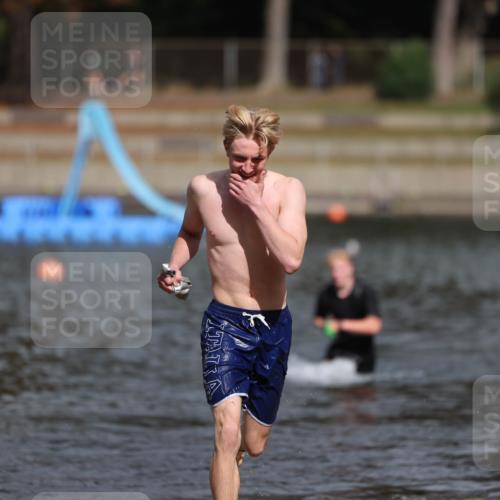 14.09.2025 - Stadtparktriathlon Michael Strokosch http://msf.ph/oto/8875904 14.09.2025 13:11:32 Schwimmen 1544, 1559 meine-sportfotos.de