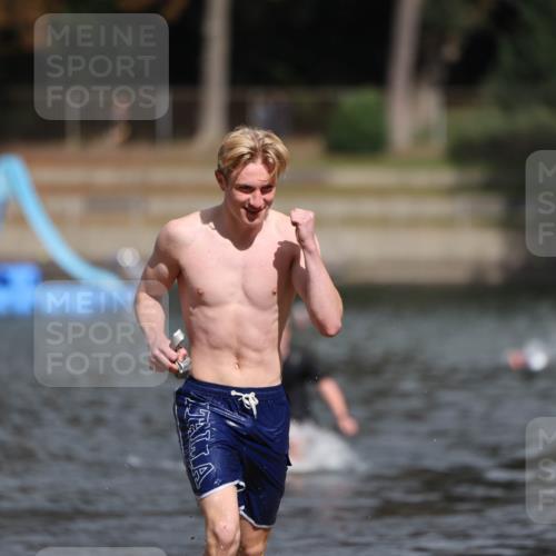 14.09.2025 - Stadtparktriathlon Michael Strokosch http://msf.ph/oto/8875907 14.09.2025 13:11:32 Schwimmen 1544, 1559 meine-sportfotos.de