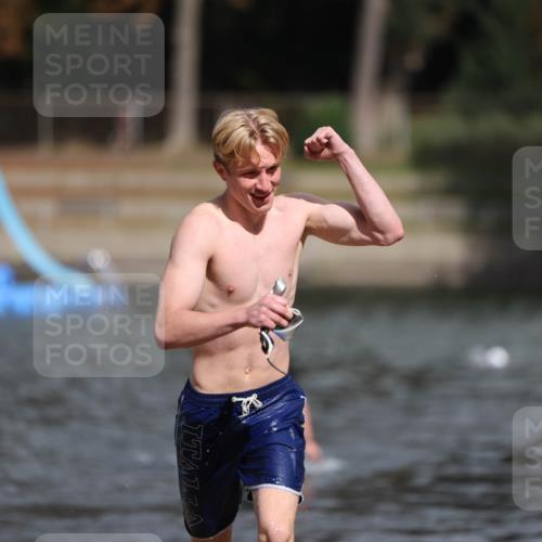 14.09.2025 - Stadtparktriathlon Michael Strokosch http://msf.ph/oto/8875908 14.09.2025 13:11:33 Schwimmen 1544, 1559 meine-sportfotos.de