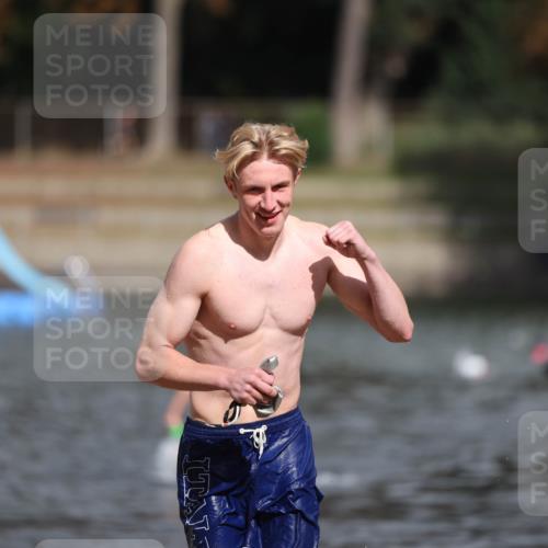 14.09.2025 - Stadtparktriathlon Michael Strokosch http://msf.ph/oto/8875910 14.09.2025 13:11:33 Schwimmen 1544, 1559 meine-sportfotos.de