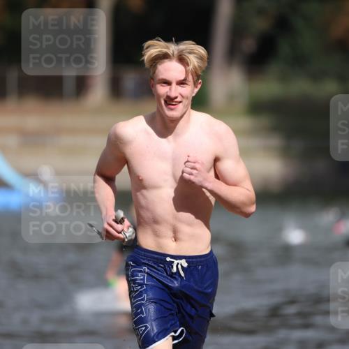 14.09.2025 - Stadtparktriathlon Michael Strokosch http://msf.ph/oto/8875911 14.09.2025 13:11:33 Schwimmen 1544, 1559 meine-sportfotos.de