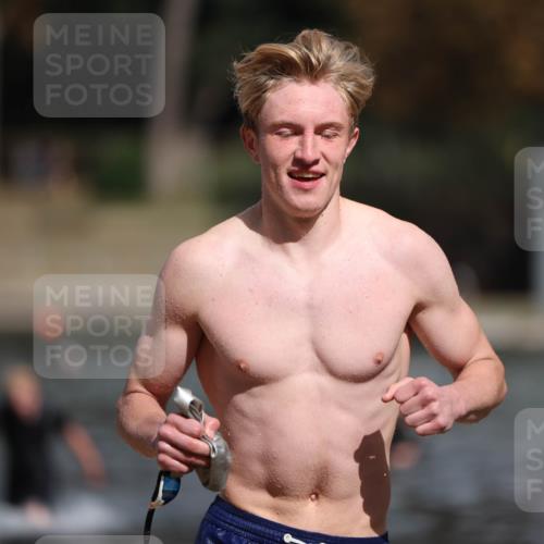 14.09.2025 - Stadtparktriathlon Michael Strokosch http://msf.ph/oto/8875916 14.09.2025 13:11:34 Schwimmen 1544, 1559 meine-sportfotos.de