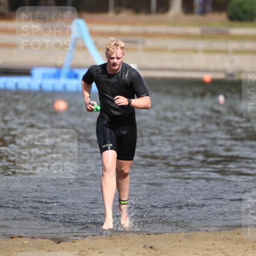 14.09.2025 - Stadtparktriathlon Michael Strokosch http://msf.ph/oto/8875917 14.09.2025 13:11:39 Schwimmen 1544 meine-sportfotos.de