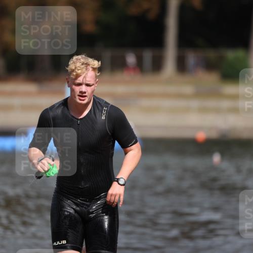 14.09.2025 - Stadtparktriathlon Michael Strokosch http://msf.ph/oto/8875929 14.09.2025 13:11:41 Schwimmen 1544 meine-sportfotos.de