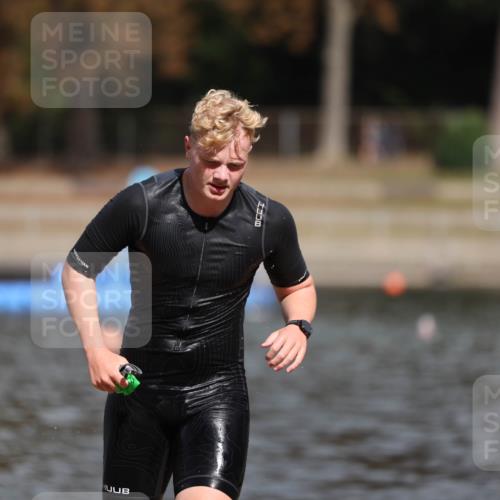 14.09.2025 - Stadtparktriathlon Michael Strokosch http://msf.ph/oto/8875930 14.09.2025 13:11:42 Schwimmen 1522, 1544 meine-sportfotos.de