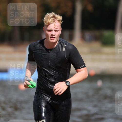 14.09.2025 - Stadtparktriathlon Michael Strokosch http://msf.ph/oto/8875932 14.09.2025 13:11:42 Schwimmen 1522, 1544 meine-sportfotos.de