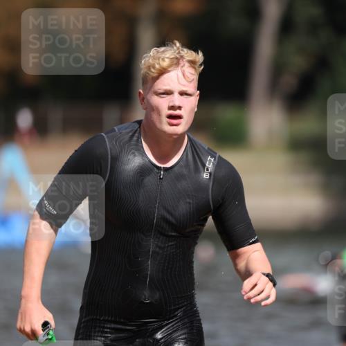 14.09.2025 - Stadtparktriathlon Michael Strokosch http://msf.ph/oto/8875934 14.09.2025 13:11:42 Schwimmen 1522, 1544 meine-sportfotos.de