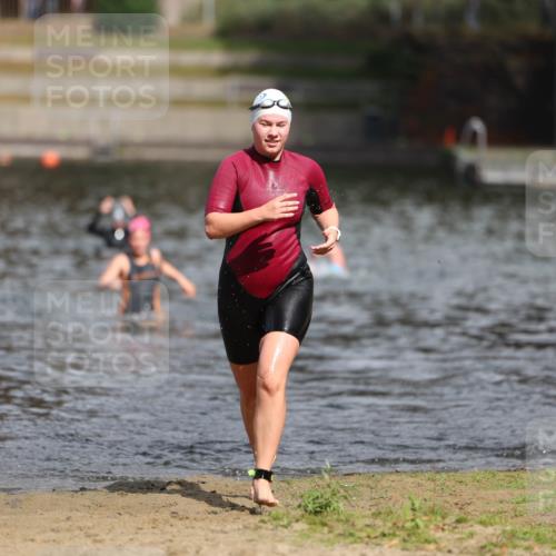 14.09.2025 - Stadtparktriathlon Michael Strokosch http://msf.ph/oto/8875949 14.09.2025 13:12:05 Schwimmen 1527, 1532 meine-sportfotos.de