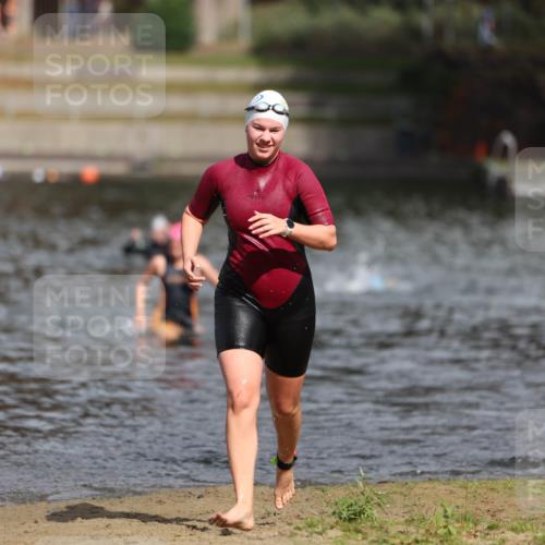 14.09.2025 - Stadtparktriathlon Michael Strokosch http://msf.ph/oto/8875951 14.09.2025 13:12:05 Schwimmen 1527, 1532 meine-sportfotos.de