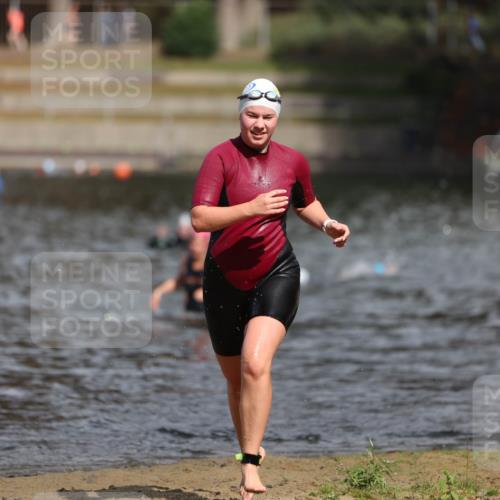 14.09.2025 - Stadtparktriathlon Michael Strokosch http://msf.ph/oto/8875952 14.09.2025 13:12:06 Schwimmen 1527, 1532 meine-sportfotos.de