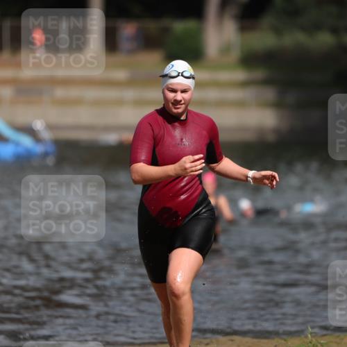 14.09.2025 - Stadtparktriathlon Michael Strokosch http://msf.ph/oto/8875954 14.09.2025 13:12:06 Schwimmen 1527, 1532 meine-sportfotos.de
