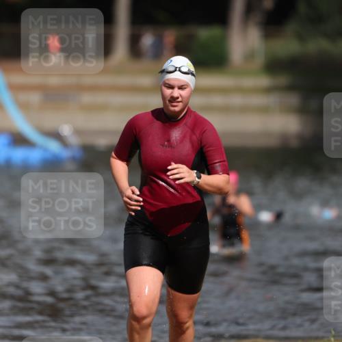 14.09.2025 - Stadtparktriathlon Michael Strokosch http://msf.ph/oto/8875956 14.09.2025 13:12:07 Schwimmen 1527, 1532 meine-sportfotos.de