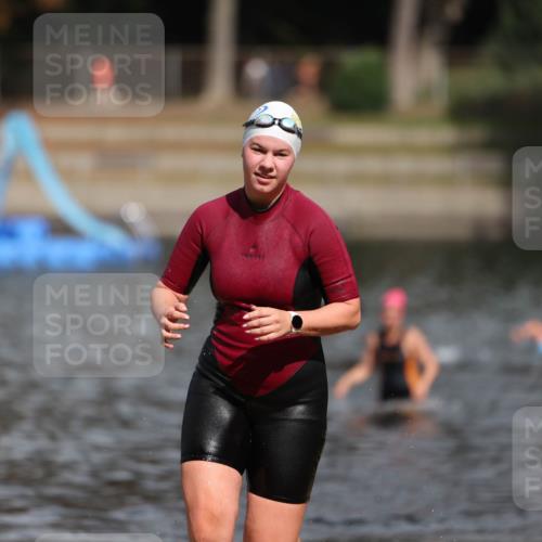 14.09.2025 - Stadtparktriathlon Michael Strokosch http://msf.ph/oto/8875957 14.09.2025 13:12:07 Schwimmen 1527, 1532 meine-sportfotos.de