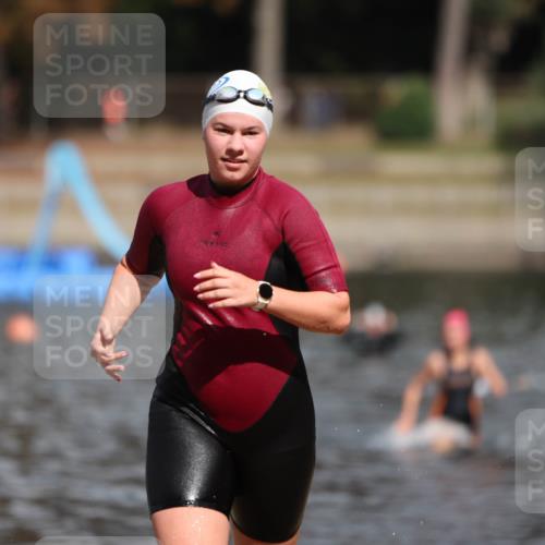 14.09.2025 - Stadtparktriathlon Michael Strokosch http://msf.ph/oto/8875960 14.09.2025 13:12:07 Schwimmen 1527, 1532 meine-sportfotos.de