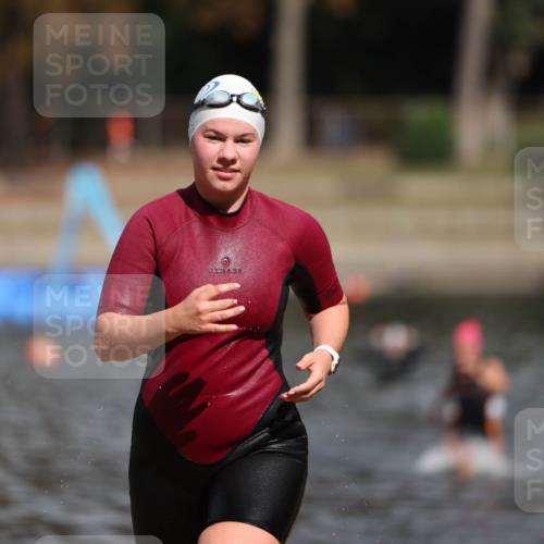 14.09.2025 - Stadtparktriathlon Michael Strokosch http://msf.ph/oto/8875962 14.09.2025 13:12:08 Schwimmen 1527, 1532 meine-sportfotos.de