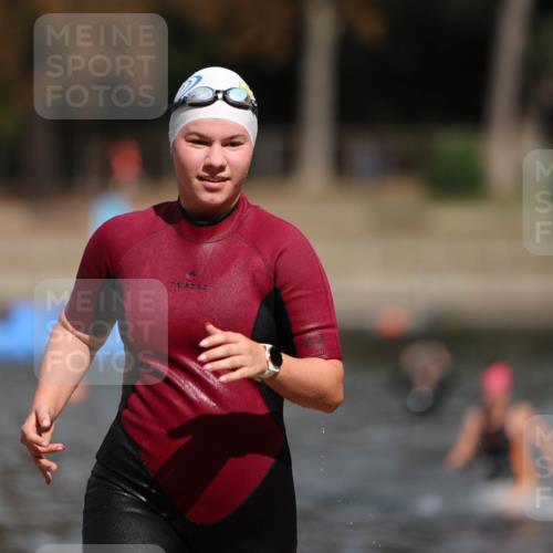 14.09.2025 - Stadtparktriathlon Michael Strokosch http://msf.ph/oto/8875965 14.09.2025 13:12:08 Schwimmen 1527, 1532 meine-sportfotos.de