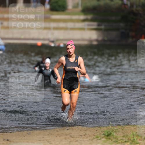 14.09.2025 - Stadtparktriathlon Michael Strokosch http://msf.ph/oto/8875970 14.09.2025 13:12:13 Schwimmen 1532 meine-sportfotos.de