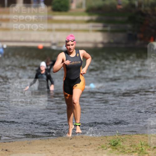 14.09.2025 - Stadtparktriathlon Michael Strokosch http://msf.ph/oto/8875973 14.09.2025 13:12:14 Schwimmen 1532, 1534 meine-sportfotos.de