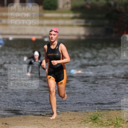14.09.2025 - Stadtparktriathlon Michael Strokosch http://msf.ph/oto/8875976 14.09.2025 13:12:14 Schwimmen 1532, 1534 meine-sportfotos.de