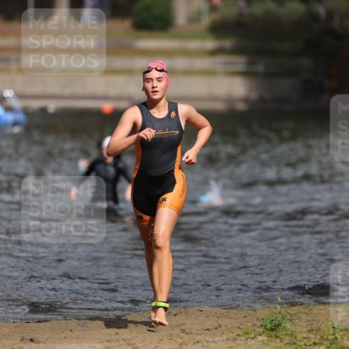 14.09.2025 - Stadtparktriathlon Michael Strokosch http://msf.ph/oto/8875978 14.09.2025 13:12:14 Schwimmen 1532, 1534 meine-sportfotos.de