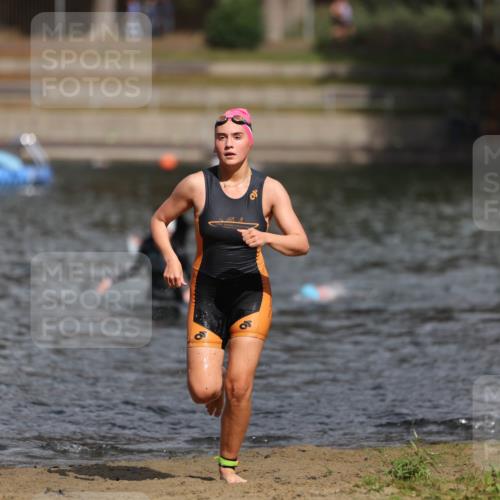 14.09.2025 - Stadtparktriathlon Michael Strokosch http://msf.ph/oto/8875979 14.09.2025 13:12:15 Schwimmen 1532, 1534 meine-sportfotos.de