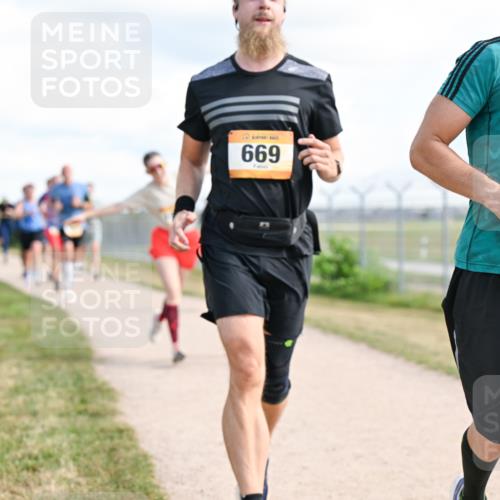 14.09.2025 - Airport Race Dr. Thomas Lammeyer http://msf.ph/oto/8875982 14.09.2025 12:20:47 Laufen 669, 1859 meine-sportfotos.de