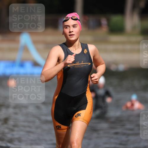 14.09.2025 - Stadtparktriathlon Michael Strokosch http://msf.ph/oto/8875992 14.09.2025 13:12:17 Schwimmen 1532, 1534, 1539 meine-sportfotos.de