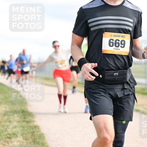 14.09.2025 - Airport Race Dr. Thomas Lammeyer http://msf.ph/oto/8875993 14.09.2025 12:20:48 Laufen 42, 669 meine-sportfotos.de