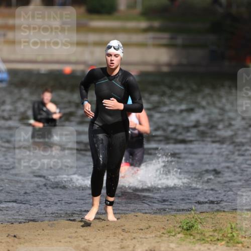 14.09.2025 - Stadtparktriathlon Michael Strokosch http://msf.ph/oto/8875999 14.09.2025 13:12:24 Schwimmen 1534, 1539 meine-sportfotos.de