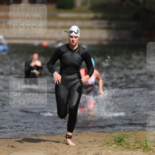 14.09.2025 - Stadtparktriathlon Michael Strokosch http://msf.ph/oto/8876000 14.09.2025 13:12:24 Schwimmen 1534, 1539 meine-sportfotos.de