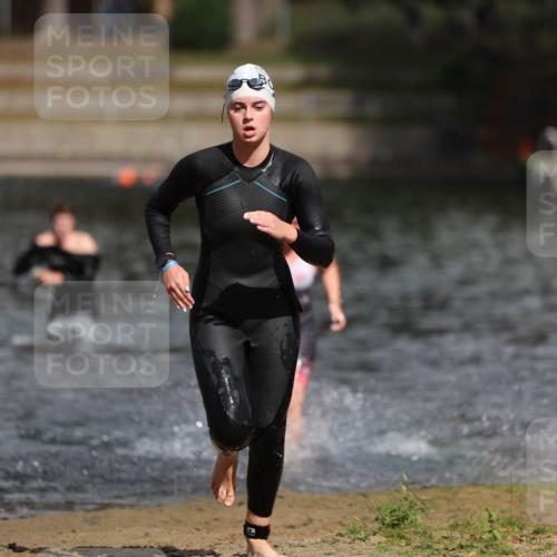 14.09.2025 - Stadtparktriathlon Michael Strokosch http://msf.ph/oto/8876004 14.09.2025 13:12:25 Schwimmen 1534, 1539, 1554 meine-sportfotos.de