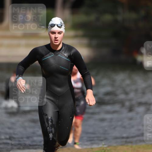 14.09.2025 - Stadtparktriathlon Michael Strokosch http://msf.ph/oto/8876006 14.09.2025 13:12:26 Schwimmen 1534, 1539, 1554 meine-sportfotos.de