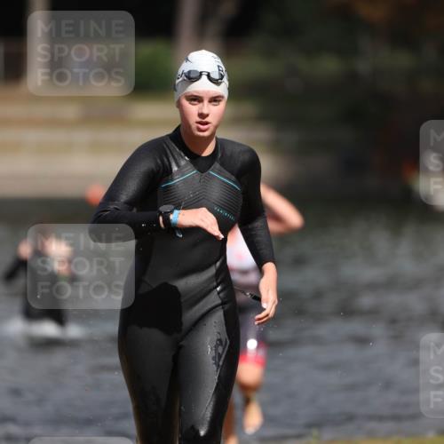 14.09.2025 - Stadtparktriathlon Michael Strokosch http://msf.ph/oto/8876008 14.09.2025 13:12:26 Schwimmen 1534, 1539, 1554 meine-sportfotos.de