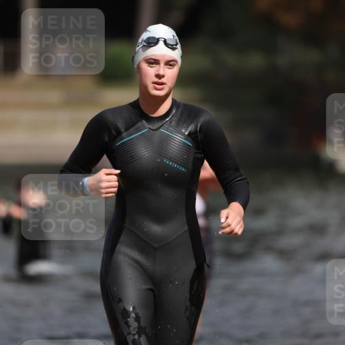 14.09.2025 - Stadtparktriathlon Michael Strokosch http://msf.ph/oto/8876009 14.09.2025 13:12:26 Schwimmen 1534, 1539, 1554 meine-sportfotos.de