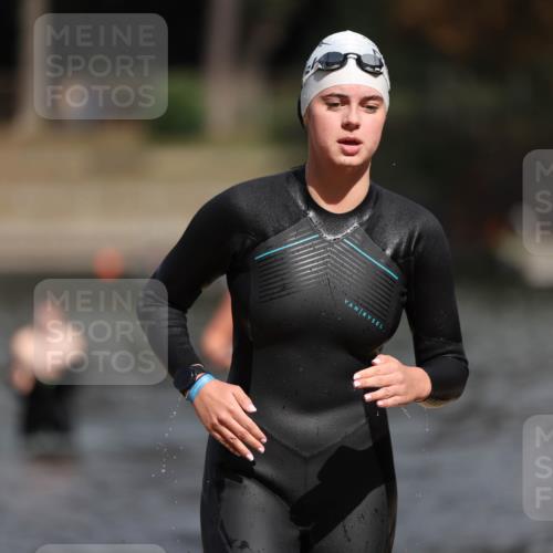 14.09.2025 - Stadtparktriathlon Michael Strokosch http://msf.ph/oto/8876012 14.09.2025 13:12:27 Schwimmen 1534, 1539, 1554 meine-sportfotos.de