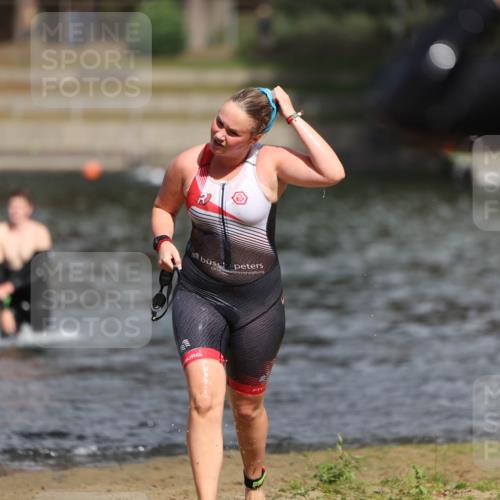14.09.2025 - Stadtparktriathlon Michael Strokosch http://msf.ph/oto/8876014 14.09.2025 13:12:28 Schwimmen 1534, 1539, 1554 meine-sportfotos.de