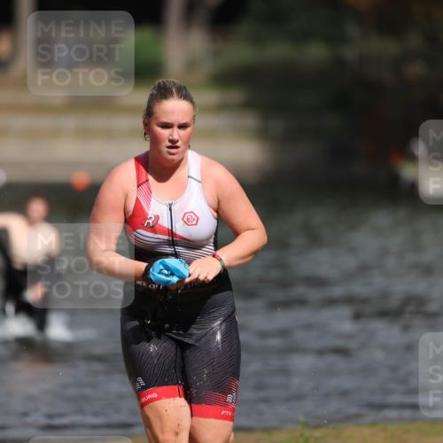 14.09.2025 - Stadtparktriathlon Michael Strokosch http://msf.ph/oto/8876018 14.09.2025 13:12:29 Schwimmen 1534, 1539, 1554 meine-sportfotos.de