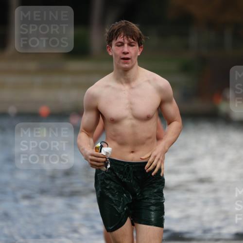 14.09.2025 - Stadtparktriathlon Michael Strokosch http://msf.ph/oto/8876081 14.09.2025 13:15:07 Schwimmen 1529, 1535, 1556, 1598 meine-sportfotos.de
